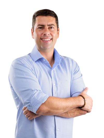 Samuel Salazar em seu gabinete