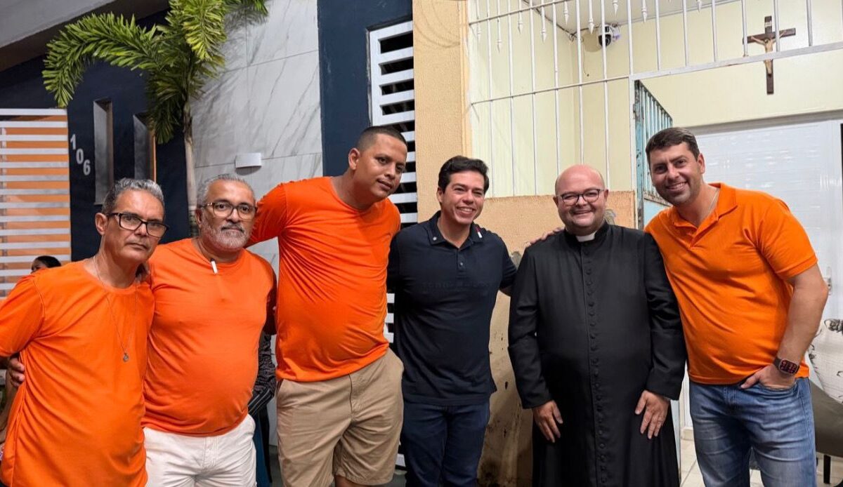 Encontro no Ibura reuniu mães da comunidade em uma noite de reconhecimento e convivência